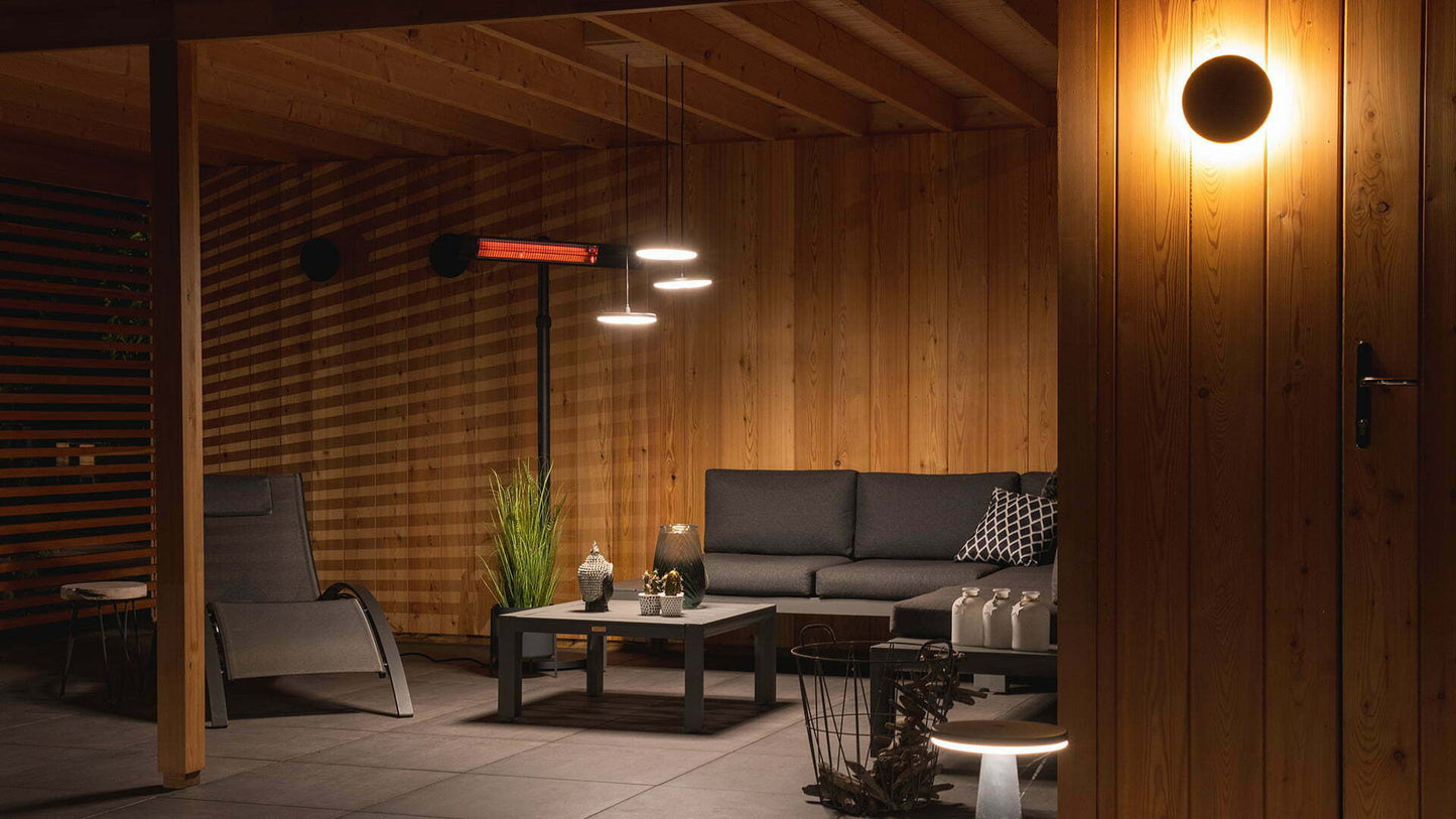 Dark Fritstående Terrassevarmer – Sort (2500W) - Nordic Unique