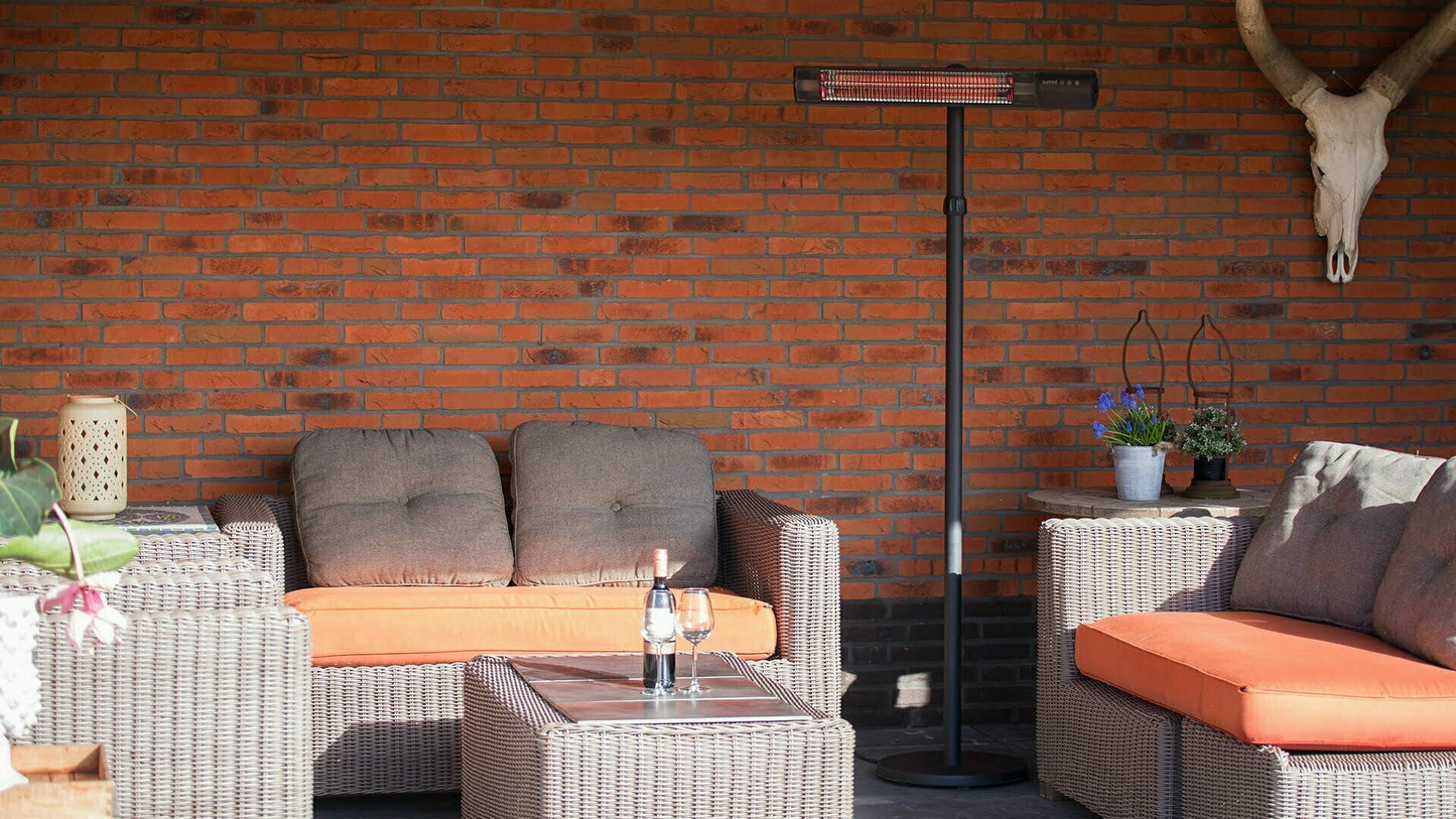 Dark Fritstående Terrassevarmer – Sort (2500W) - Nordic Unique