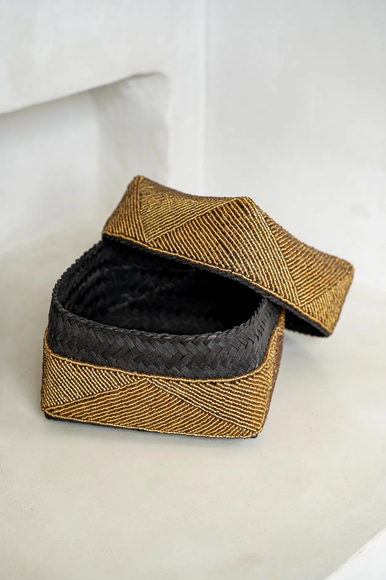 The beaded basket - Gold - L