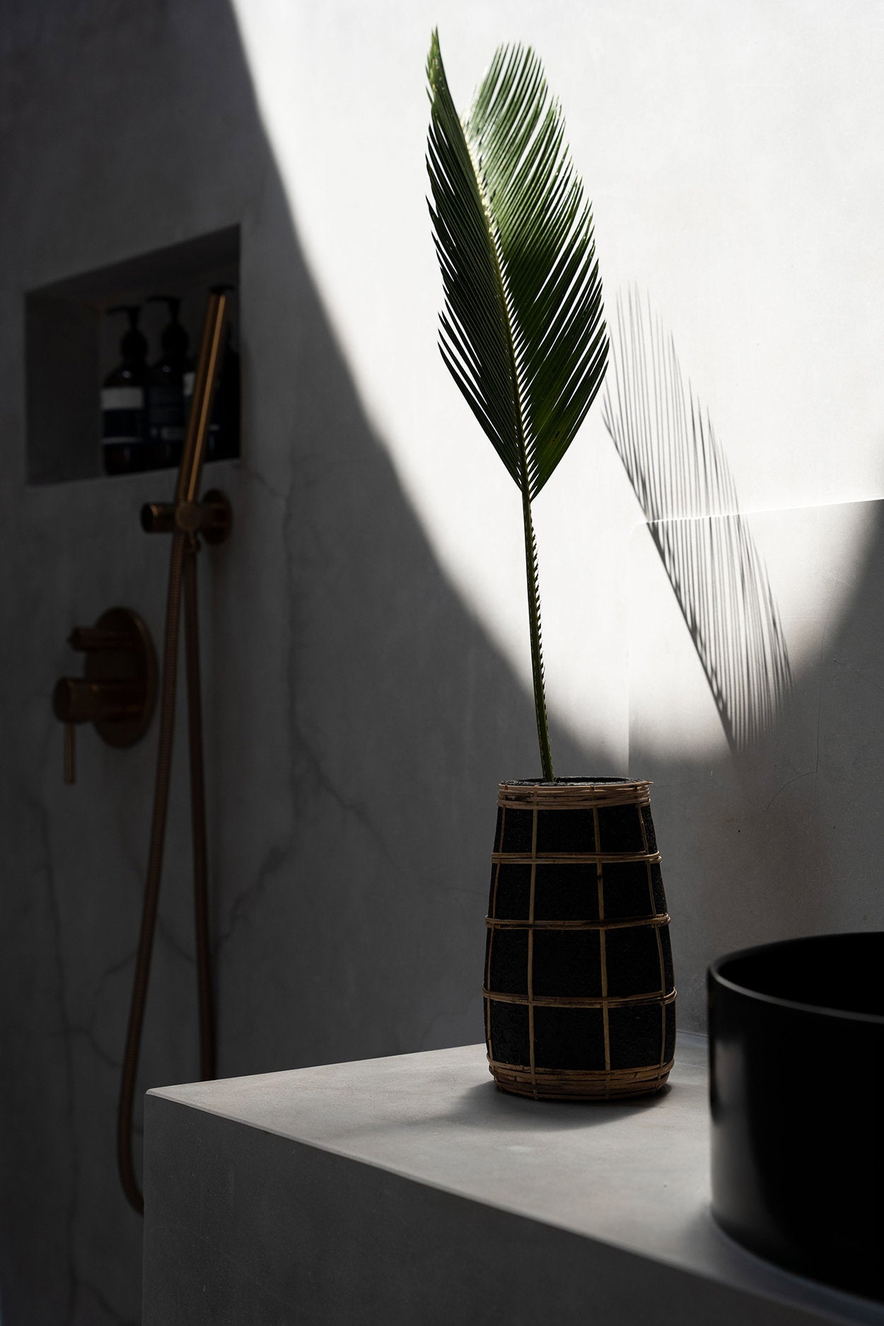 Barcelona Vase - Black Nature - S