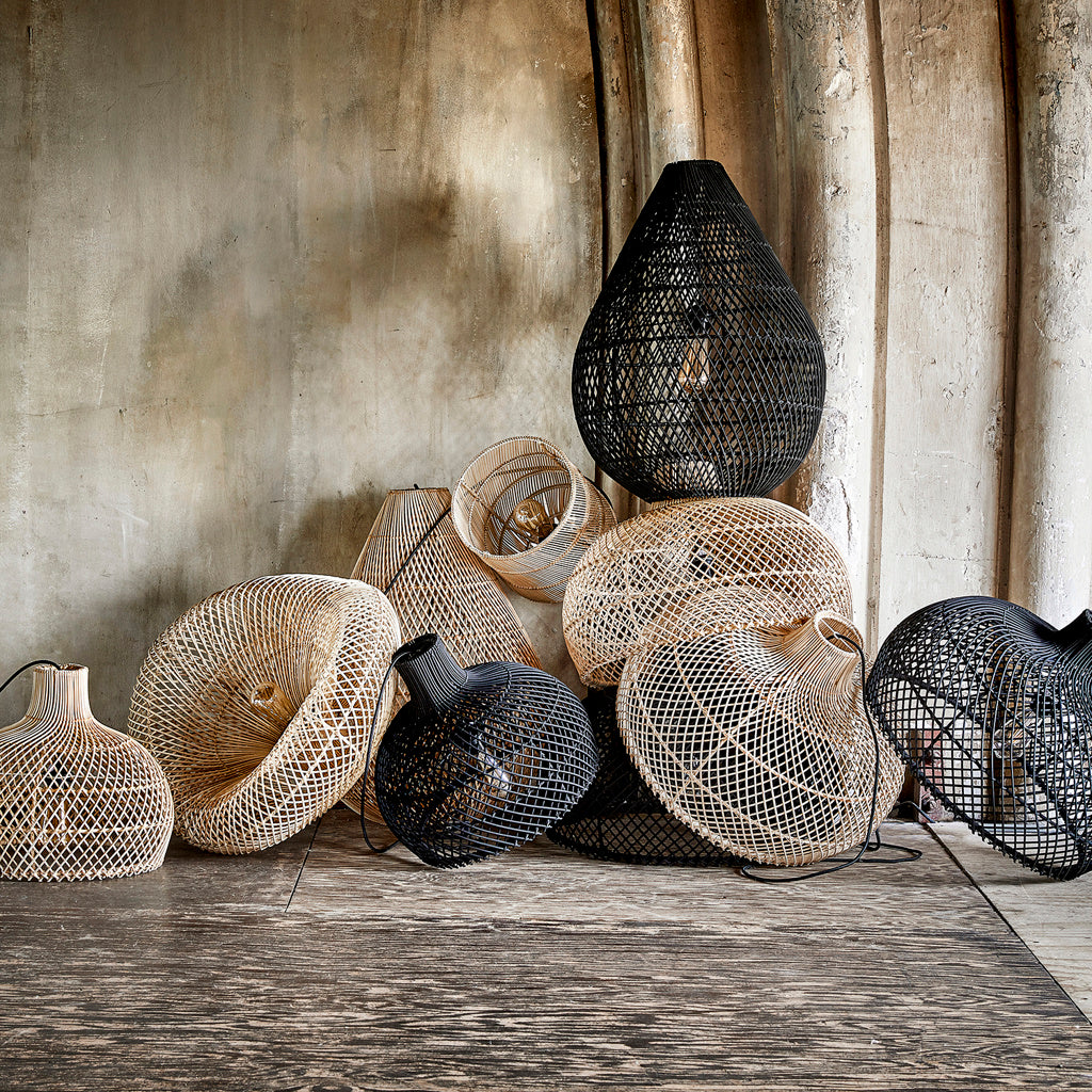 Maze dråbeformet rattan hængelampe sort - Ø 45x65 cm