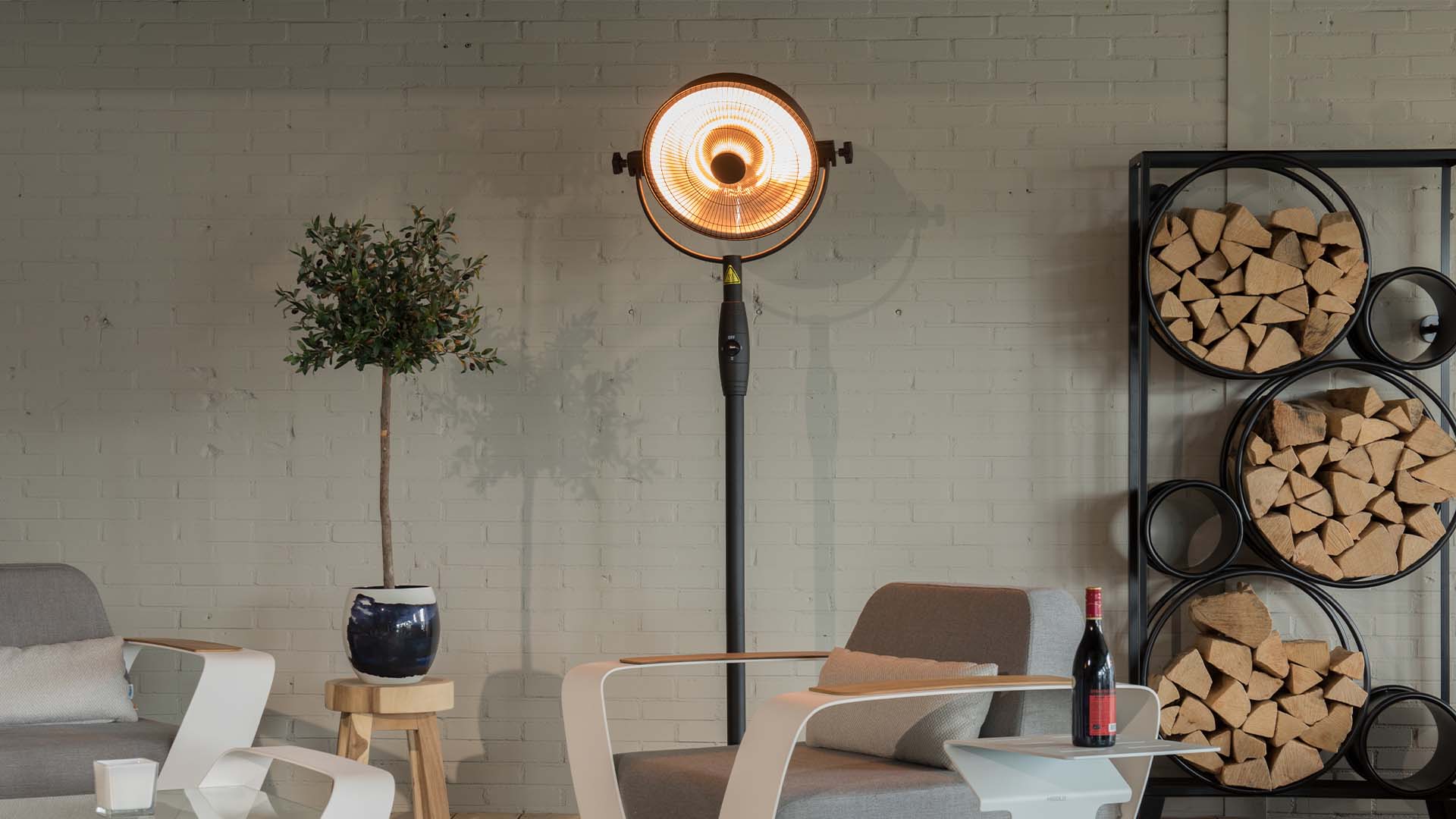 Retro Bright Fritstående Terrassevarmer – Sort (2100W) - Nordic Unique