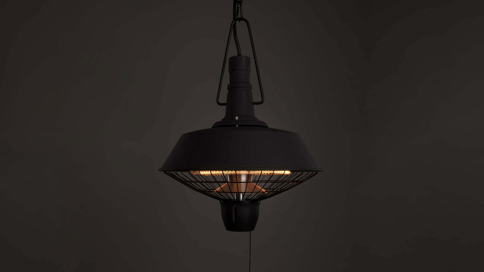 Indus Bright Hængende Terrassevarmer – Sort (2100W) - Nordic Unique