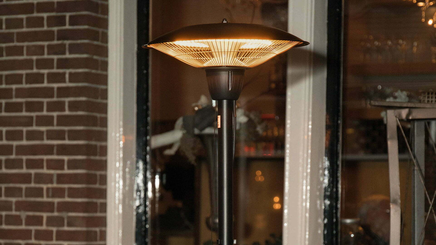 Barcelona Bright Fritstående Terrassevarmer – Sort (1500W) - Nordic Unique