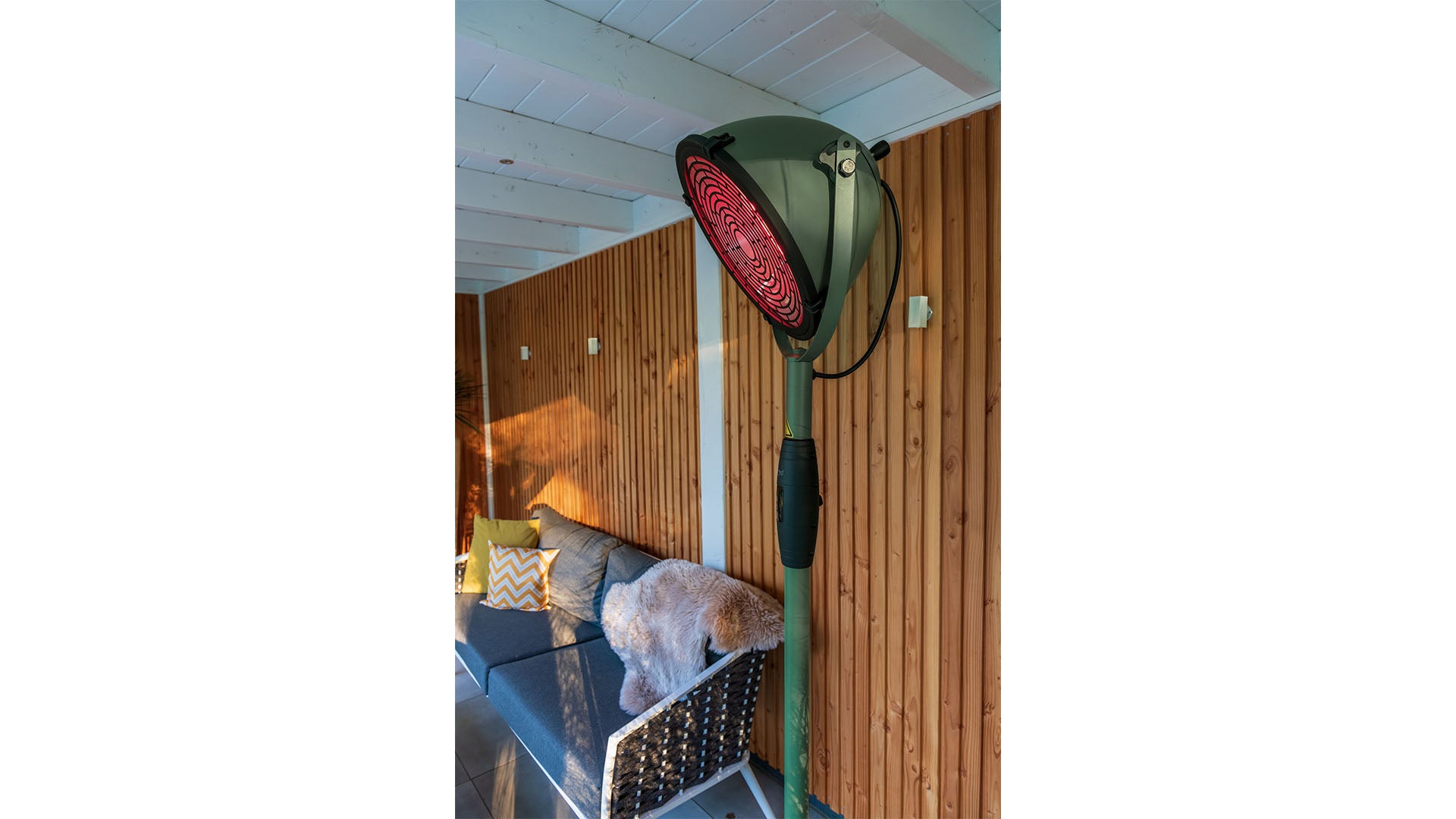 Indus Ultra SMART Fritstående Terrassevarmer – Jadegrøn (2100W) - Nordic Unique