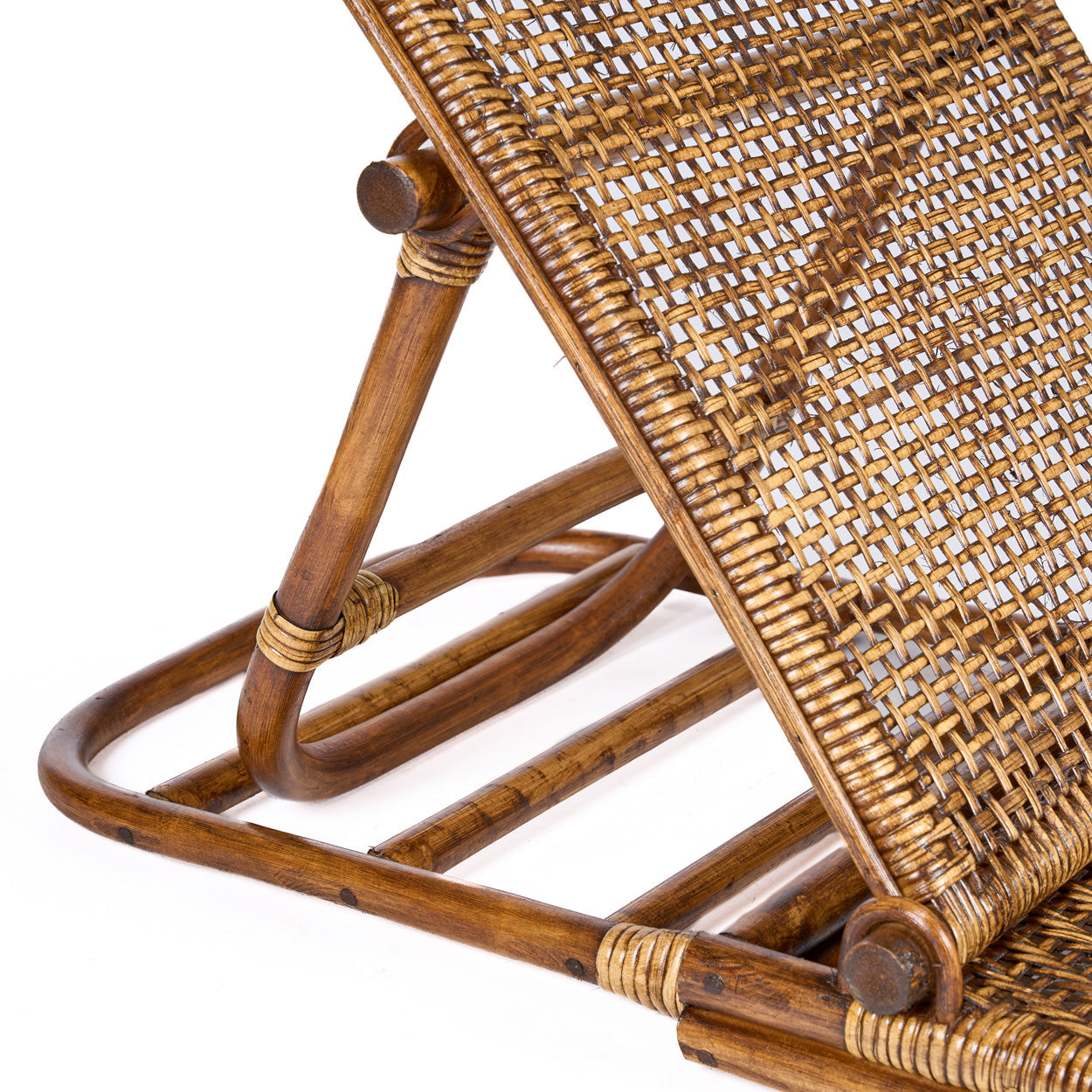 Rattan Gulvlænestol - Mørk Valnød - Nordic Unique
