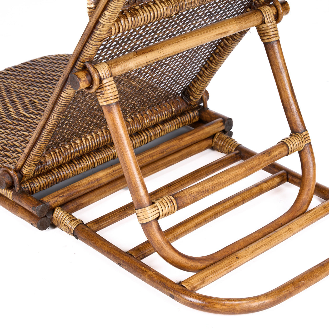 Rattan Gulvlænestol - Mørk Valnød - Nordic Unique
