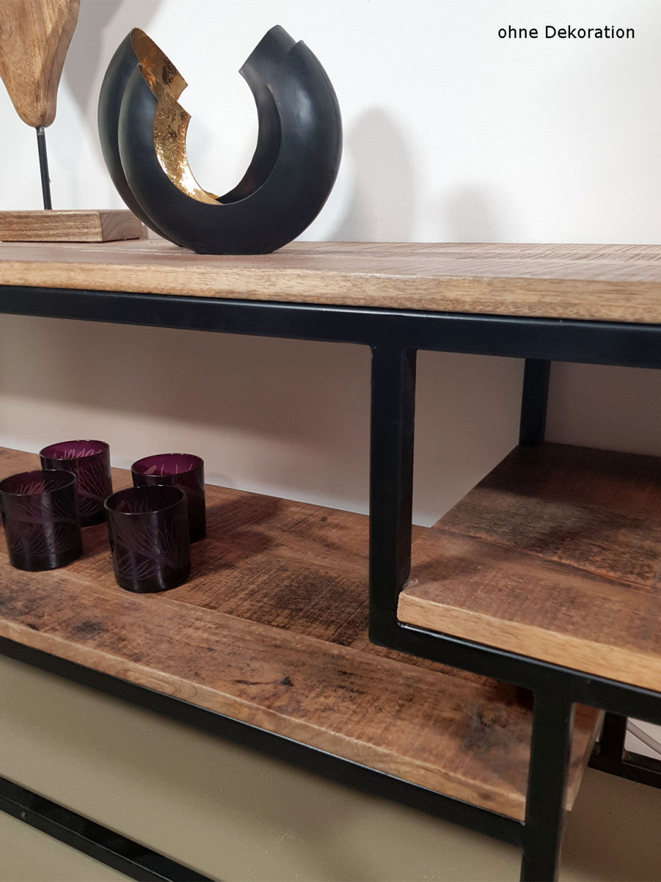 Liverpool TV-møbel – luftigt TV-bord i industrielt design