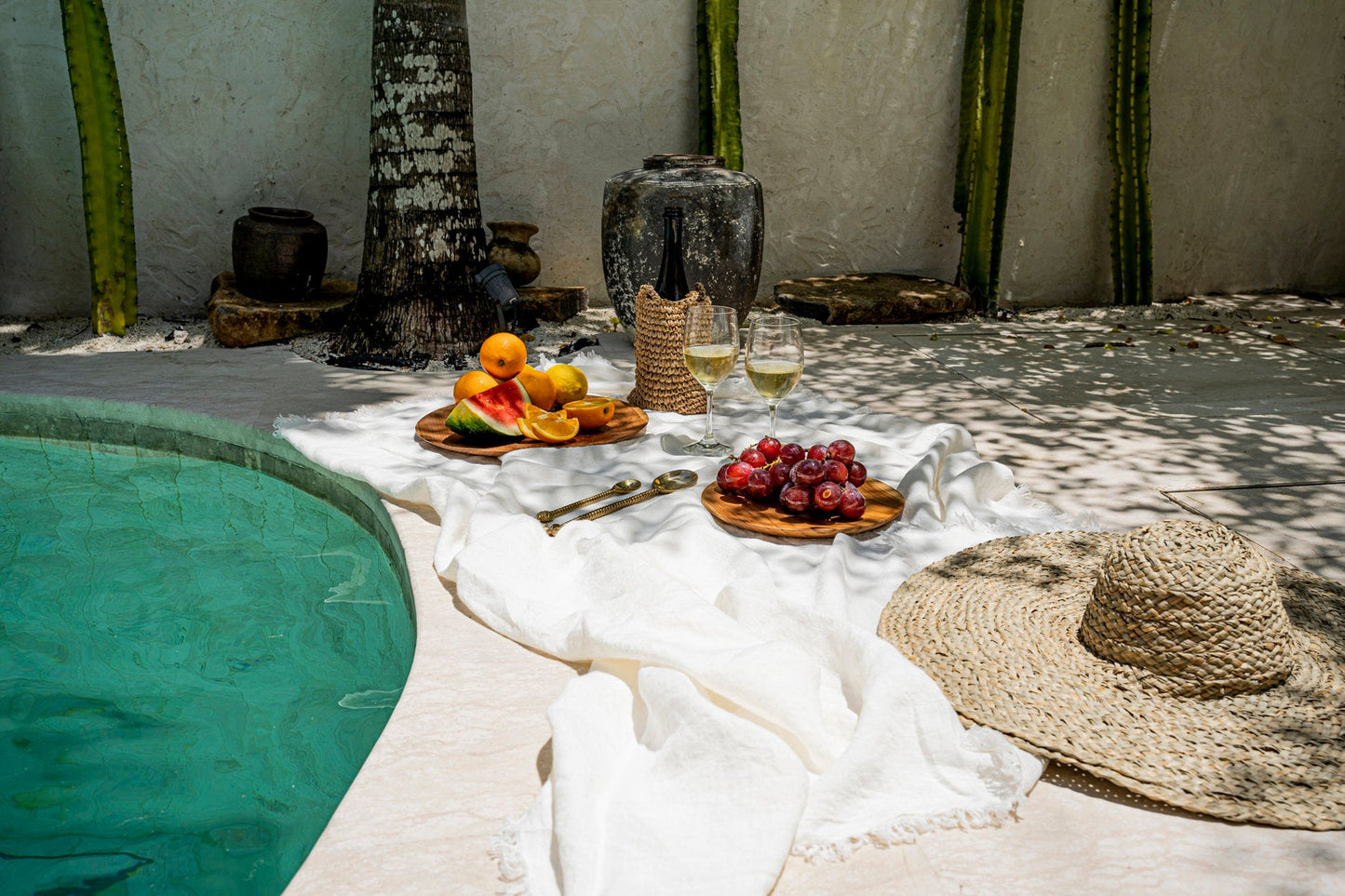 White linen tablecloth - 150x150cm