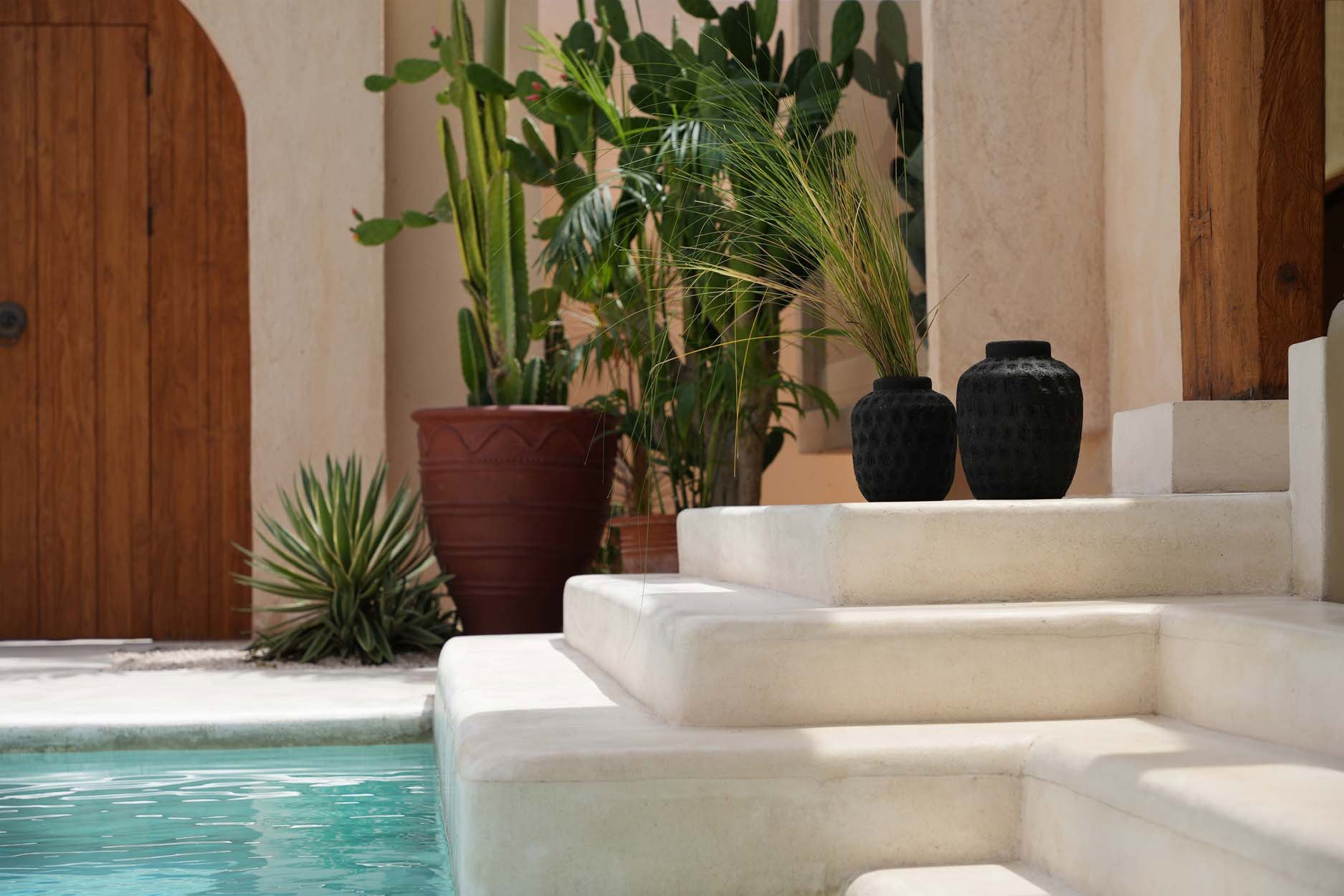 Prag Vase - Sort - L - Nordic Unique