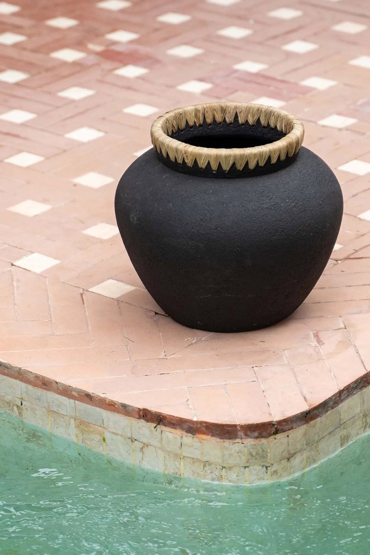 Madrid Vase - Sort Naturlig - L - Nordic Unique