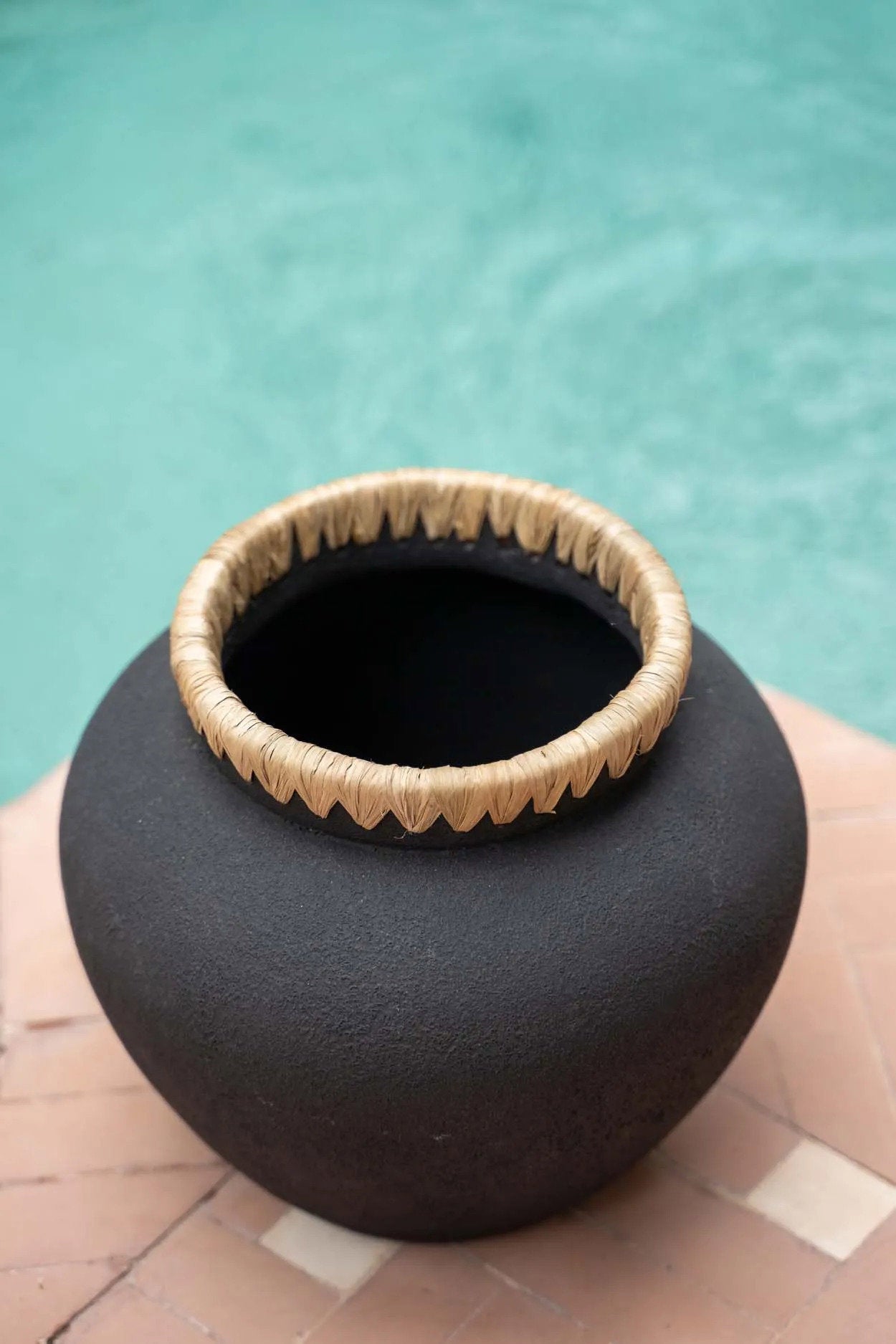 Madrid Vase - Sort Naturlig - M - Nordic Unique