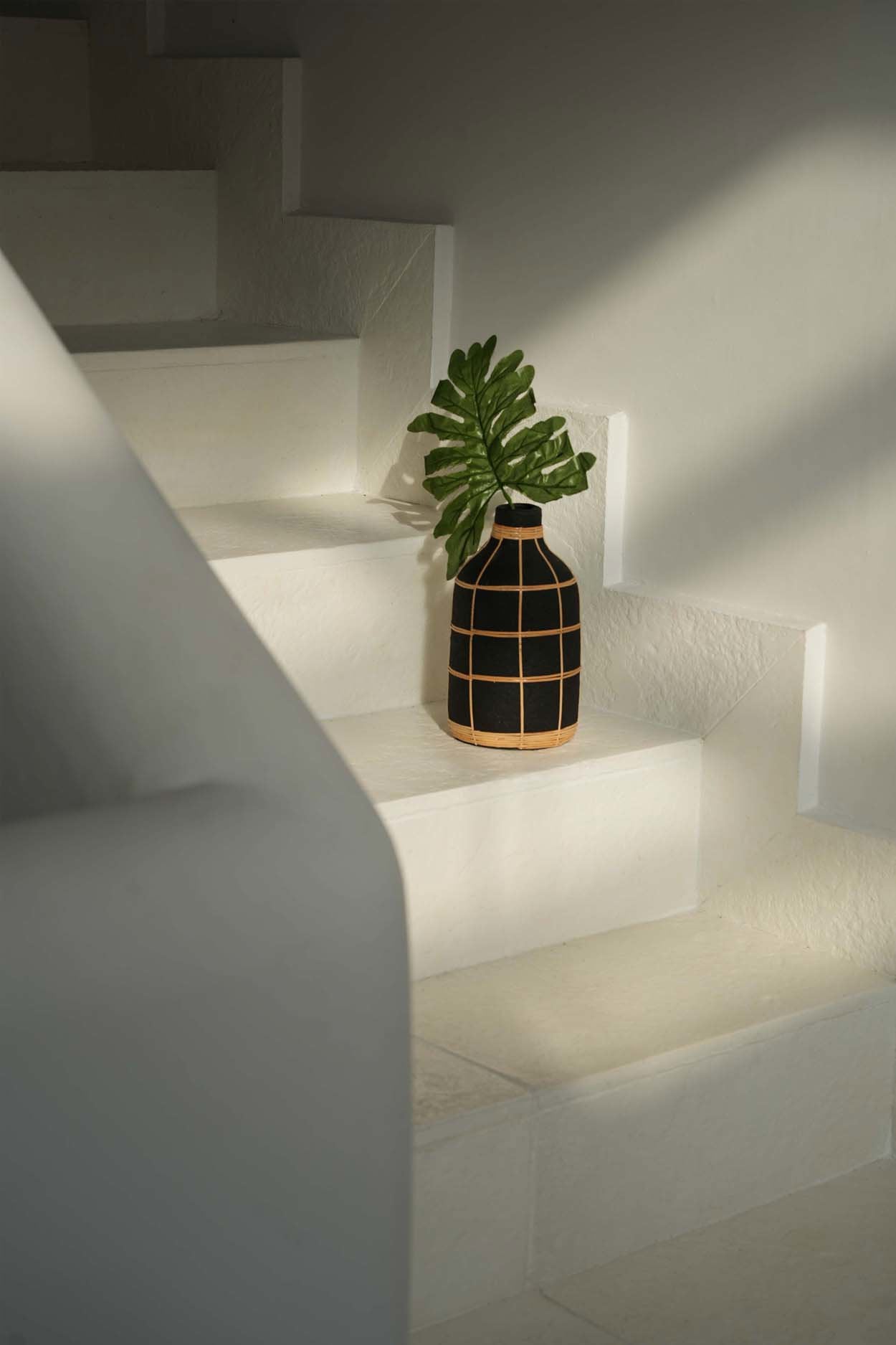 Whoopy Vase - Black Nature - L