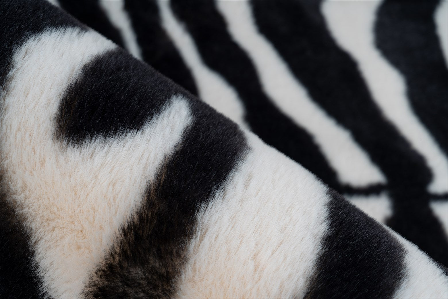 Tæppe Zebra Mønster 400 – Sort / Hvid 160x230 cm - Nordic Unique