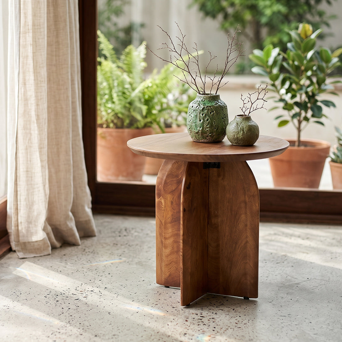Bullnose sidebord i mangotræ Cross Ø 50 cm